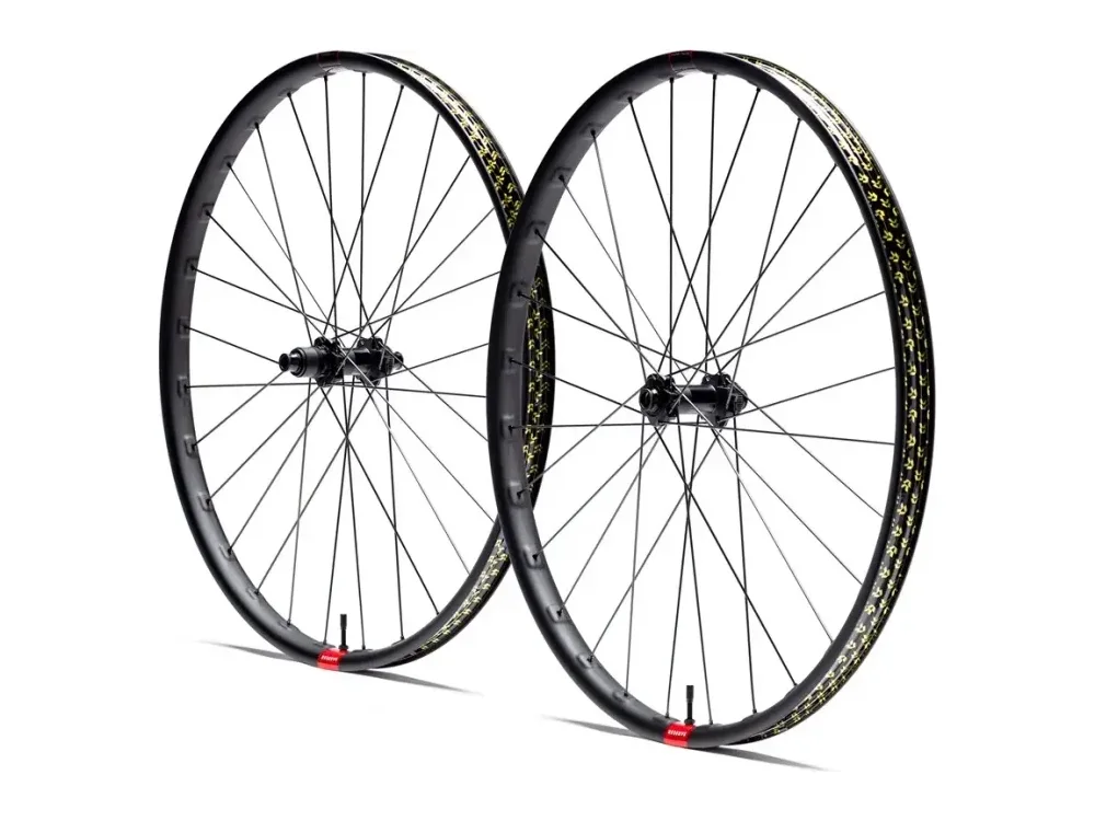 Santa Cruz Reserve 30 Carbon MTB Wheelset – Tilbehør & Udstyr hos Kobolt Bikes
